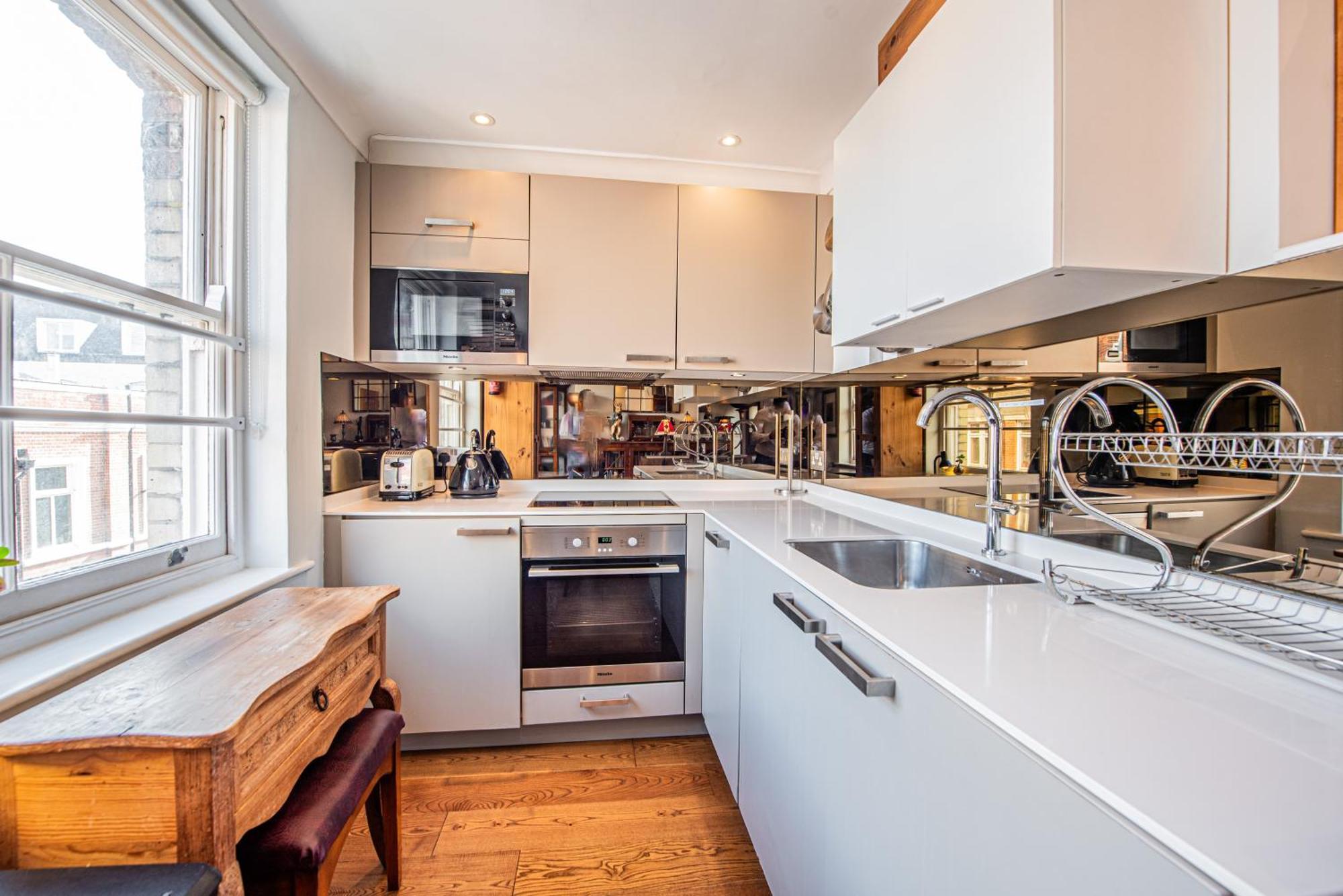 Stylish 1-Bed Flat In Soho - Prime Central ลอนดอน ภายนอก รูปภาพ